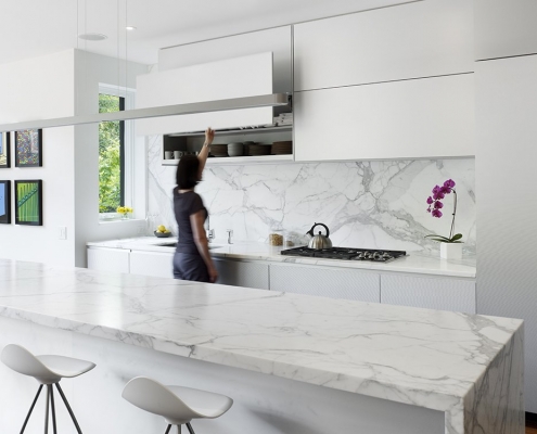 Cuisine Moderne Modern Kitchen porcelain looks like marble modern