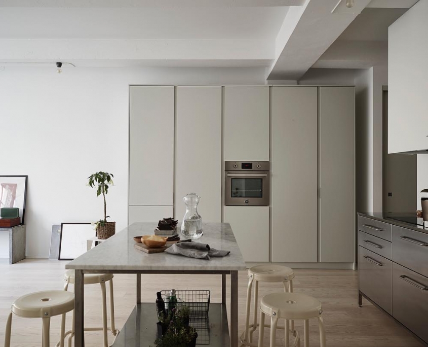 Scandinavian kitchens: calm and inviting tone