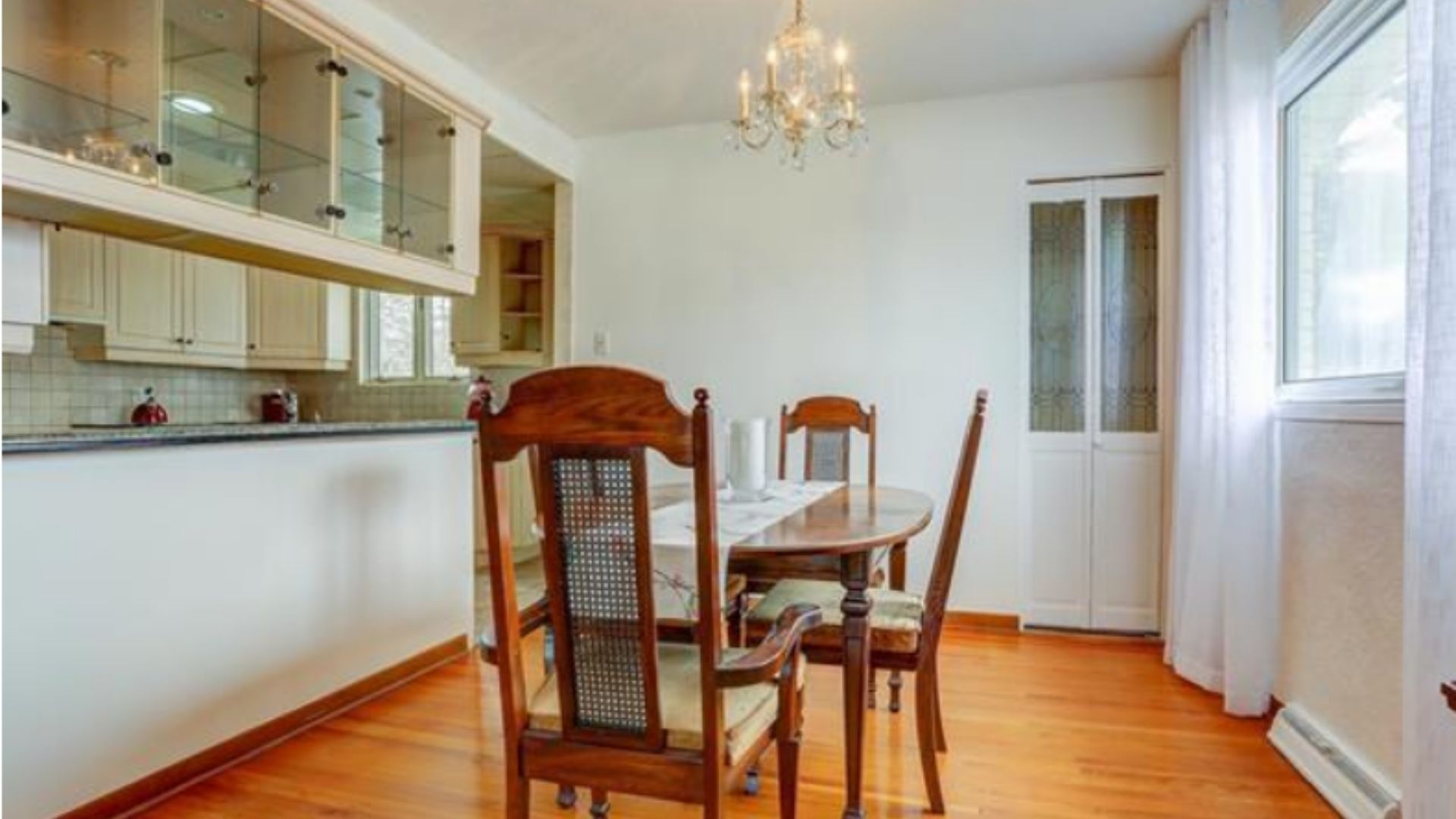 Pierrefonds kitchen renovation before Pierrefonds kitchen renovation before