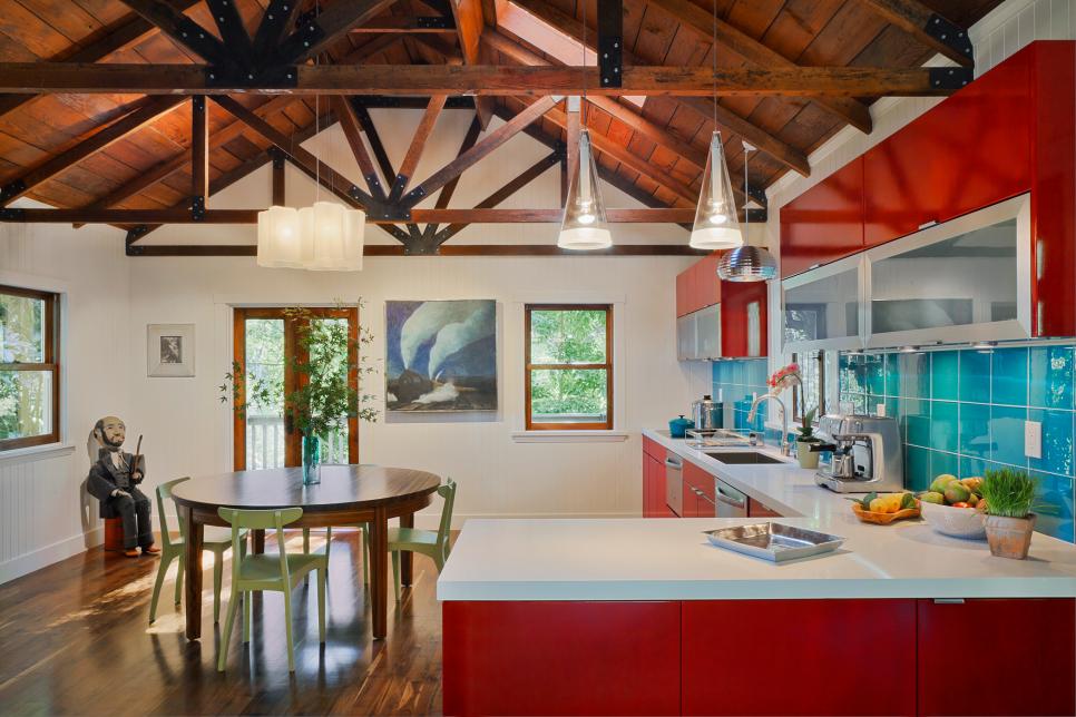 A Taste of Summer: Enchanting Kitchens With Colorful Accents